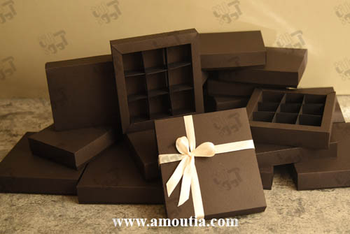 جعبه شکلات 9 تایی با مقوای مشکی و جدا کننده